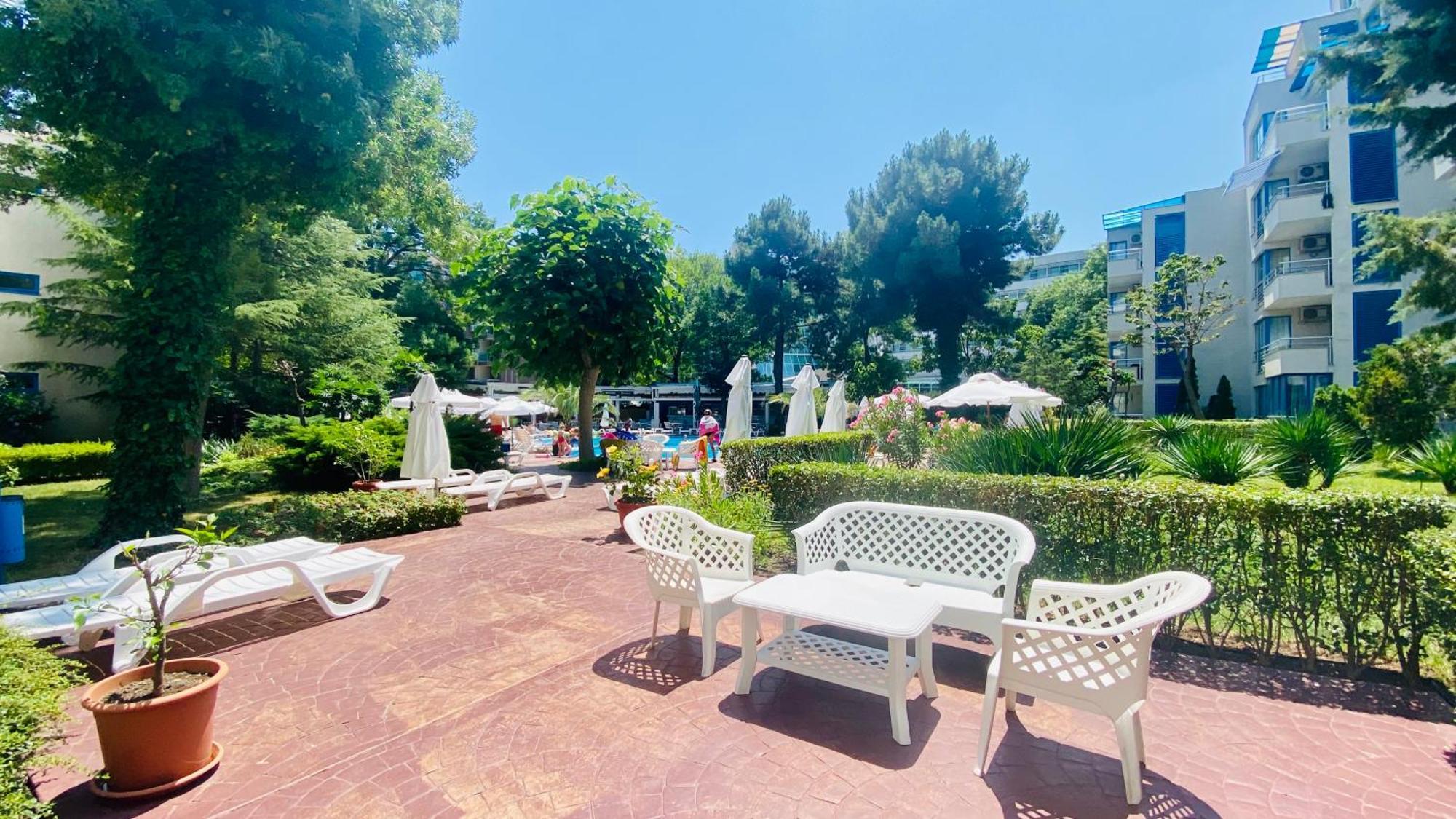 Bratanov Excelsior Apartment サニービーチ エクステリア 写真